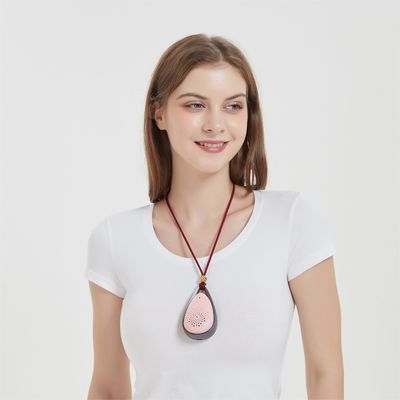 เครื่องทําความสะอาดอากาศแบบใส่ได้ มีเสียงต่ํา 20dB ระดับเสียง A ความจุของแบตเตอรี่ 850 MAh