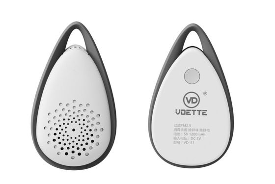 เครื่องทําความสะอาดอากาศที่ใส่ได้สําหรับยาฆ่าแมลงและฆ่าเชื้อสาย USB ชาร์จเคเบิลรวมอายุแบตเตอรี่ 21 ชั่วโมง